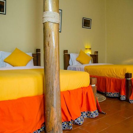 Lake Mulehe Gorilla Lodge Kisoro Buitenkant foto