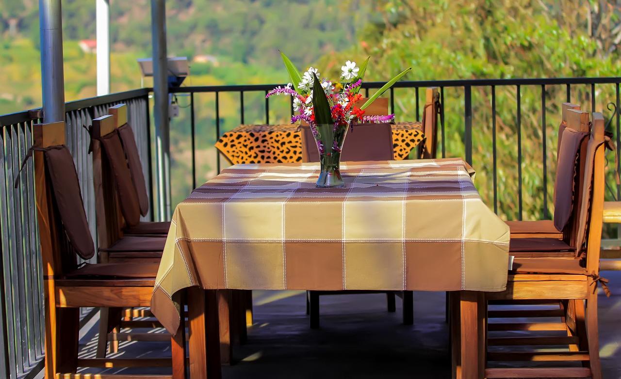 Lake Mulehe Gorilla Lodge Kisoro Buitenkant foto
